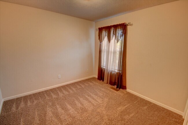 Building Photo - 4 Bedroom Home in Rio Rancho