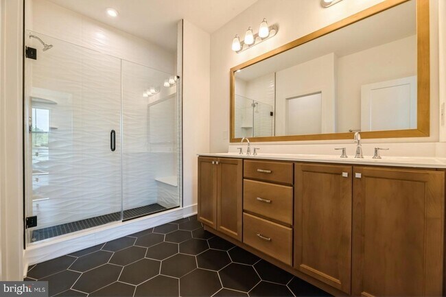 Building Photo - 2107 Donatello Dr