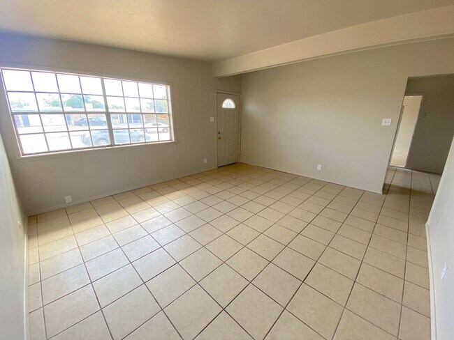 Building Photo - Northeast El Paso 4bed/2bath