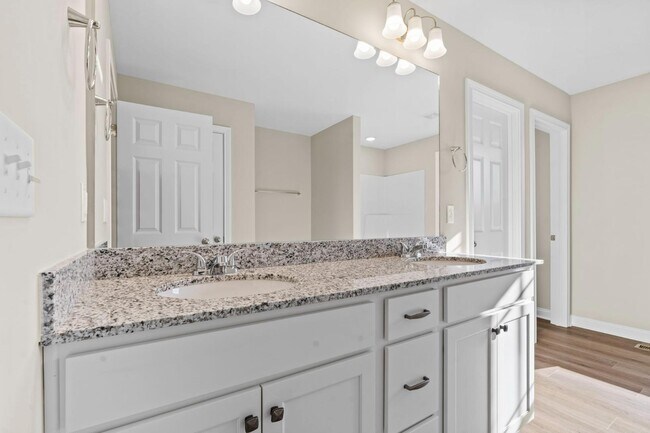 Building Photo - 933 Camden Ct