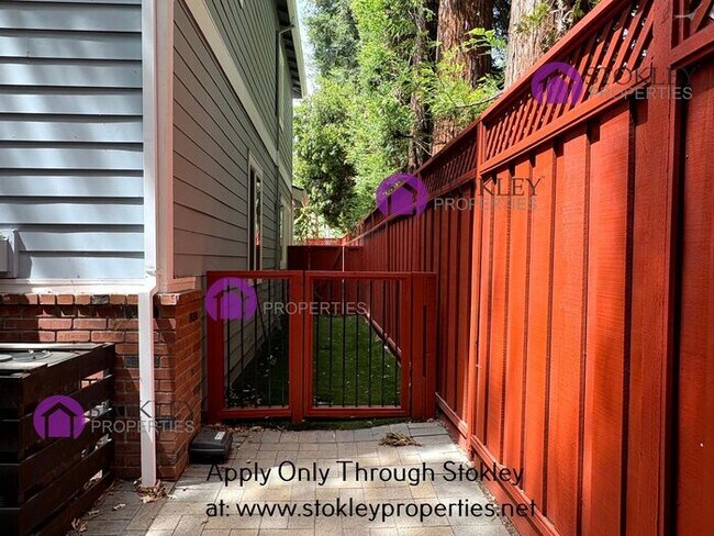 Building Photo - 2494 Westcliffe Ln