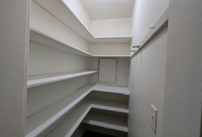 Building Photo - ?? Affordable 1BR/1BA Apartment – Pet Friendly with Shared Yard