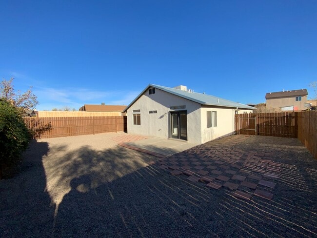 Building Photo - 2 Bedroom Single Story Home Available Near Hwy 550 NE & Paseo Del Volcan NE in Enchanted Hills Ri...