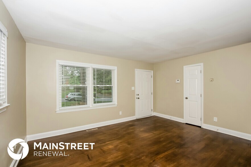 Building Photo - 3630 Sargeant Dr