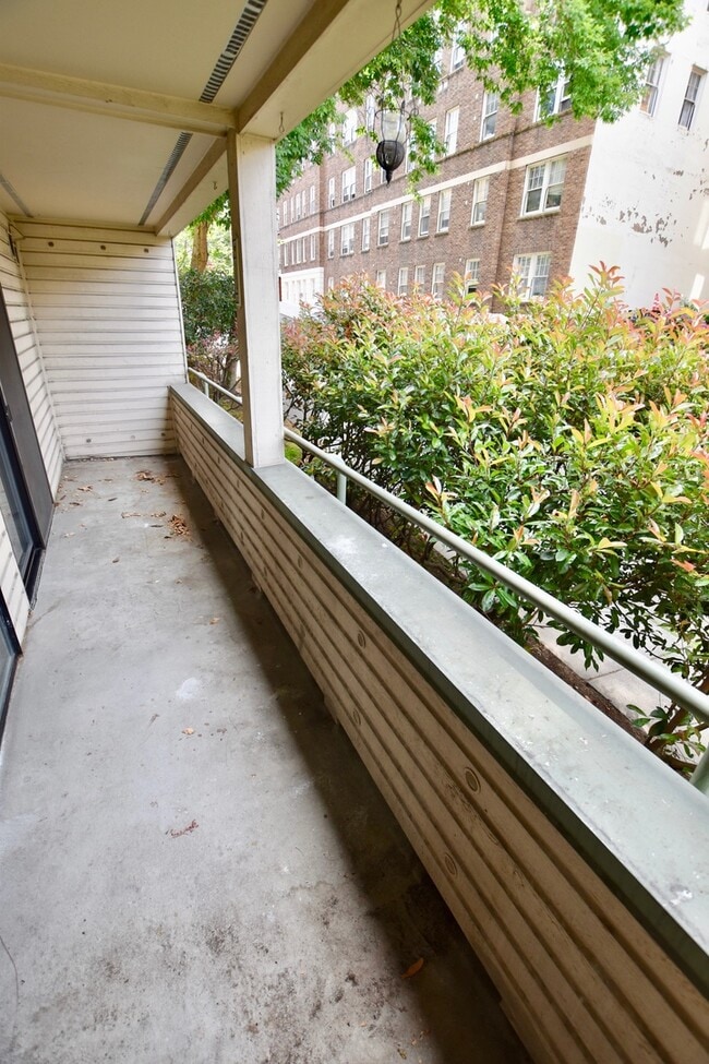 Building Photo - Capitol Hill 1 Bedroom - Fantastic Location!