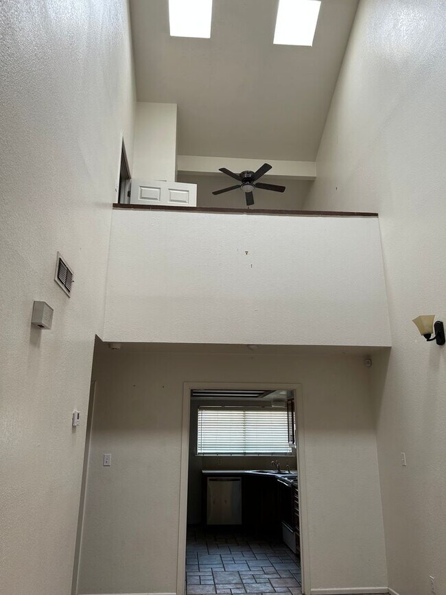 Building Photo - Two Story Townhouse in Esmond Estates