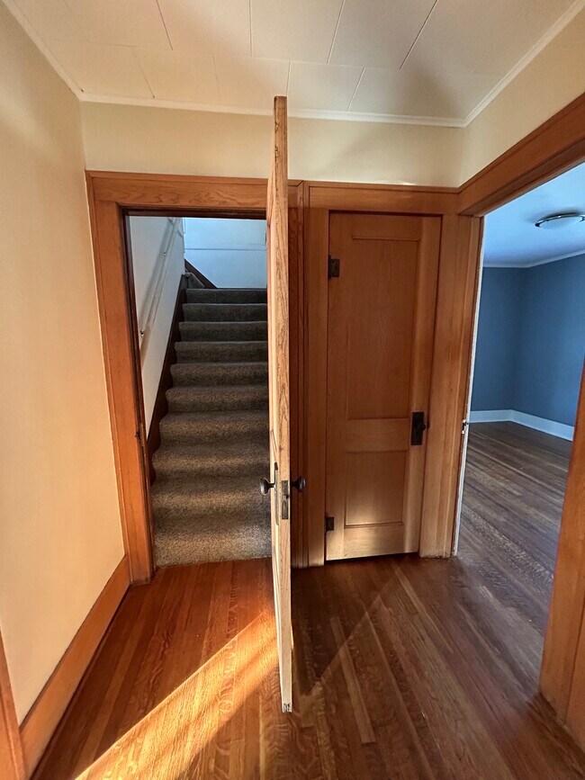 Stairs & Storage Closet - 923 42nd St