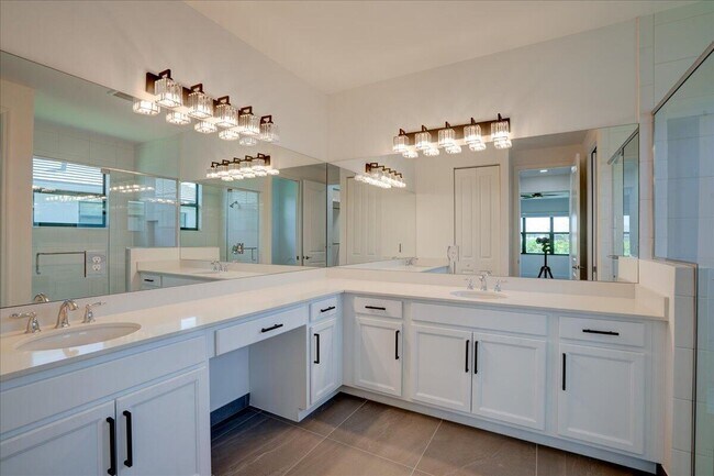 Building Photo - 12474 SW La Costa St