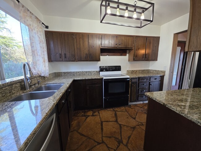 Building Photo - 5040 Wilson Hill Rd