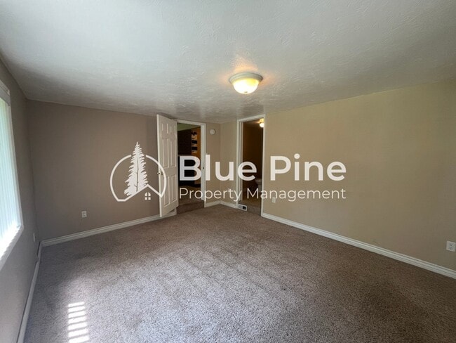 Building Photo - 405 S Park Ave