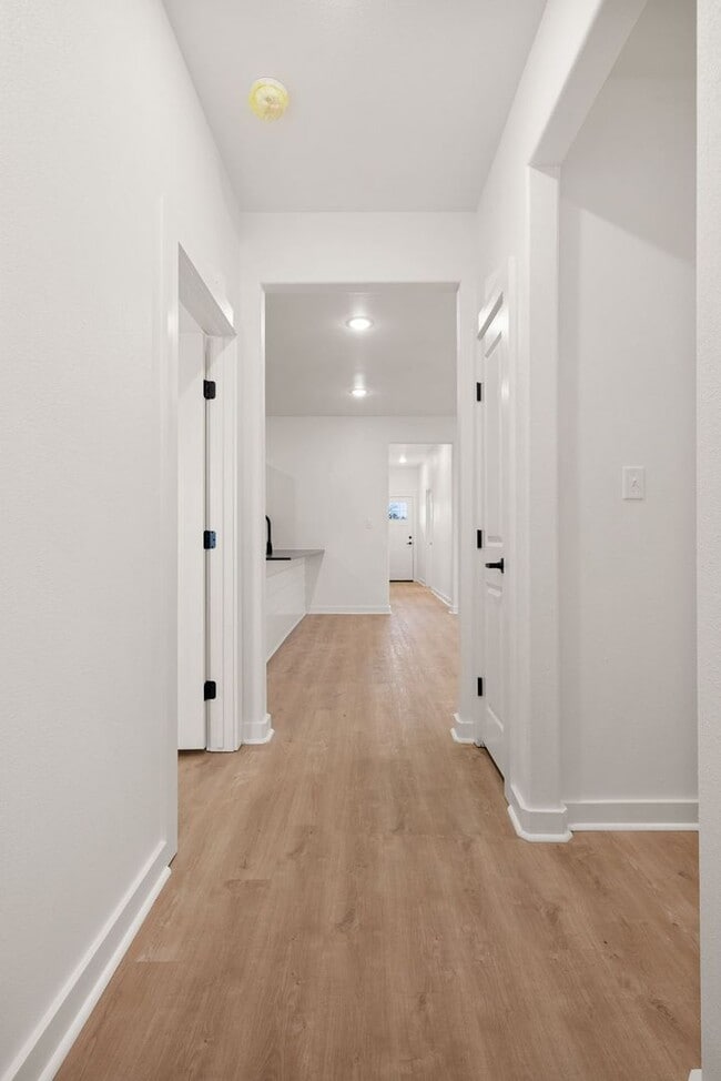 Building Photo - 8700 Cantera Dr