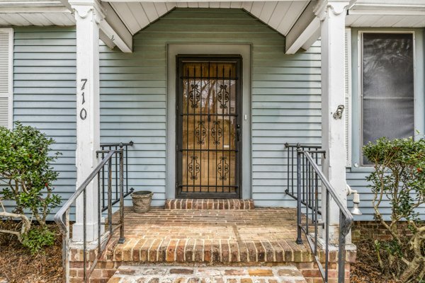 Building Photo - 710 10th St N