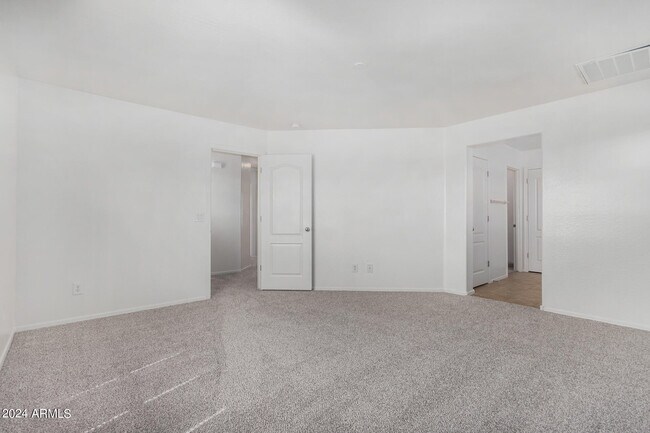Building Photo - 2261 S Ponderosa Dr