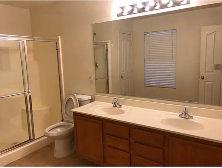 Building Photo - 1293 S Bridgegate Dr