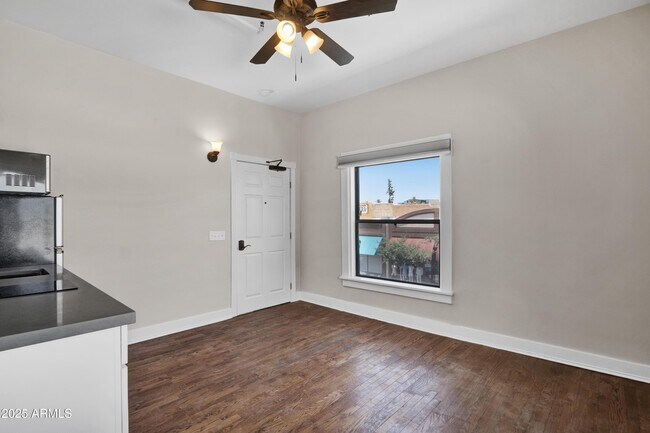 Building Photo - 5753 W Glendale Ave