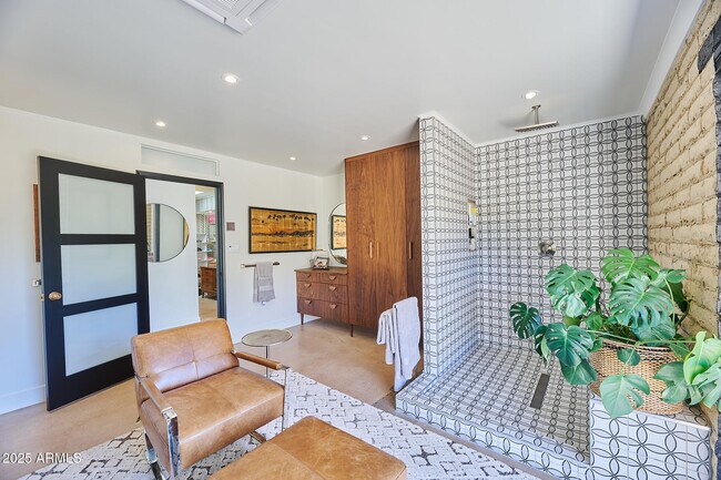 Building Photo - 4016 E Flynn Ln