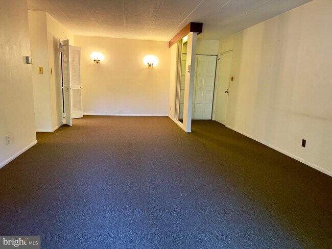 Building Photo - 500 N Lemon St