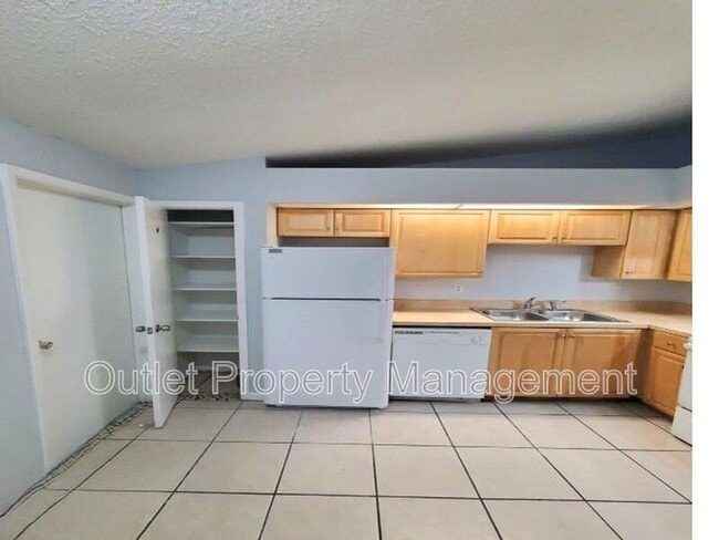 Building Photo - 1705 Ridgewood Ln