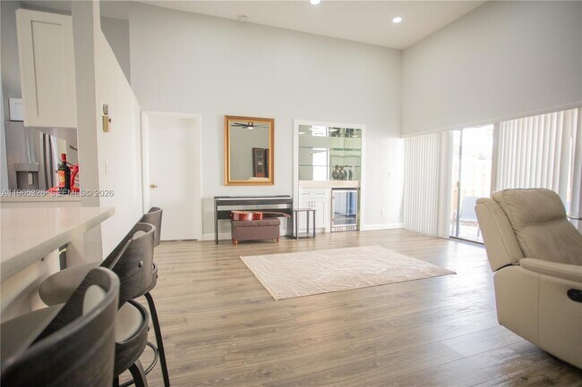 Building Photo - 523 Leslie Dr