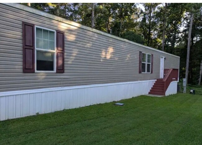Building Photo - 255 Greenview Cir