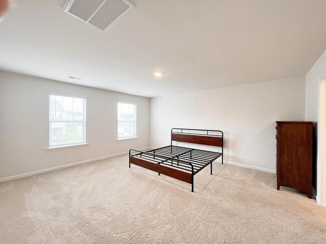 Building Photo - 125 Lily Pond Pl