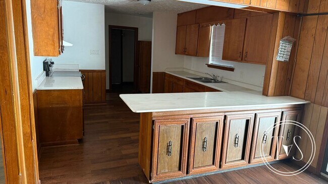 Building Photo - WINTER MOVE-IN SPECIAL: 50% OFF 1ST FULL MONTH OF RENT** (**see description for details)