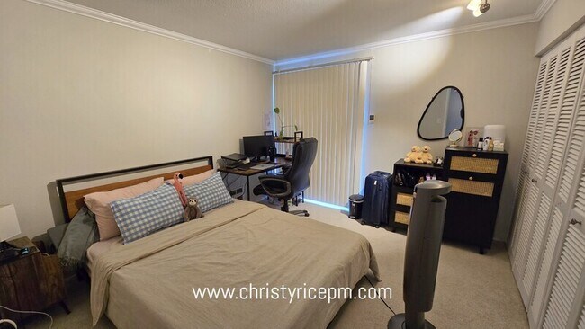 Building Photo - 11010 NE 68th St