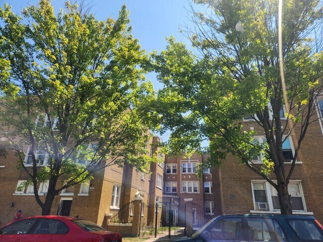 Primary Photo - 4753 N Monticello Ave