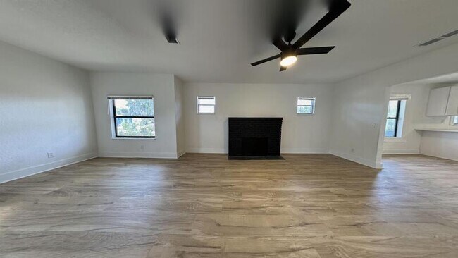 Building Photo - 1426 40th St S