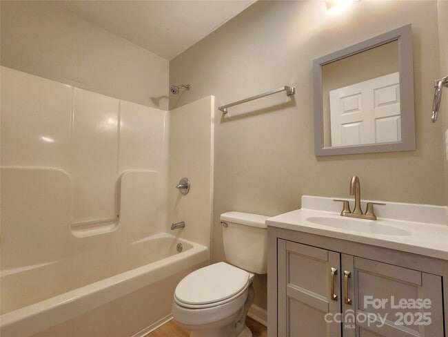 Building Photo - 1247 Forest Park Dr