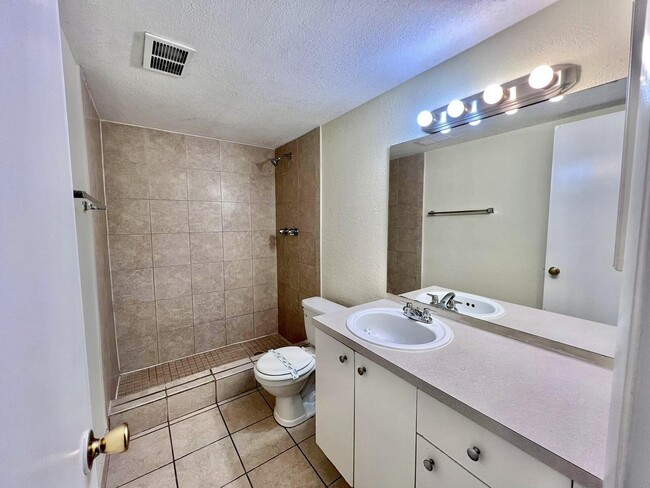Building Photo - 415 Executive Center Dr