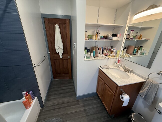 Building Photo - 413 S Aurora St