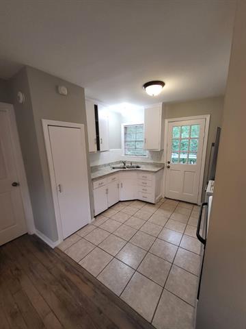 Building Photo - 1006 W Lamar St