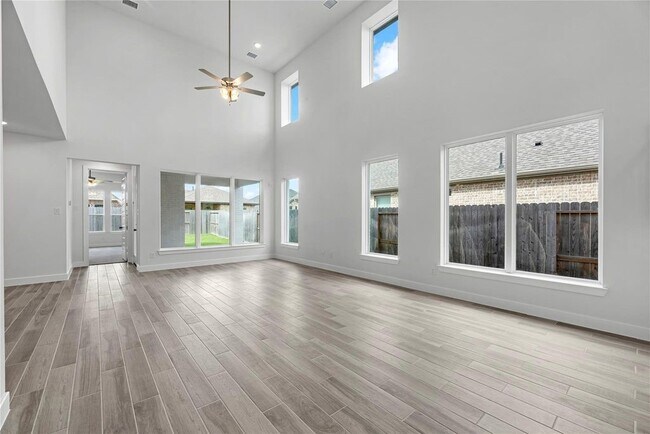 Building Photo - 10427 Shining Dawn Wy