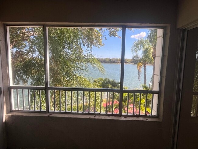 Building Photo - 2831 N Oakland Forest Dr