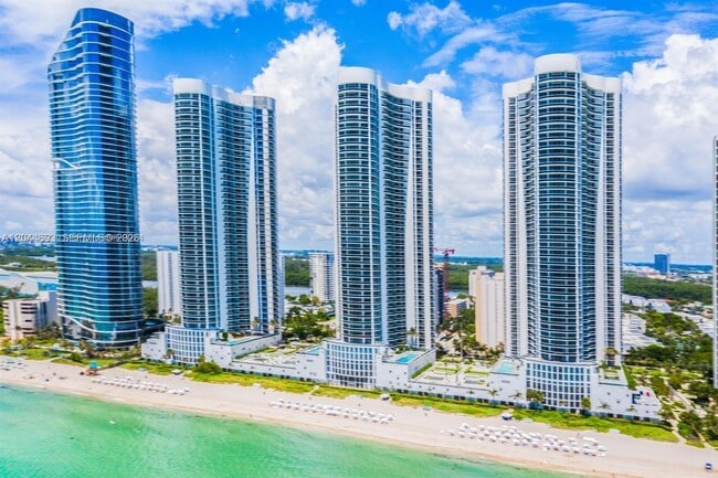 Building Photo - 16001 Collins Ave