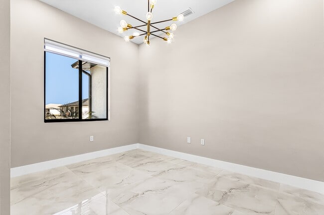 Building Photo - 1720 NE 14th St