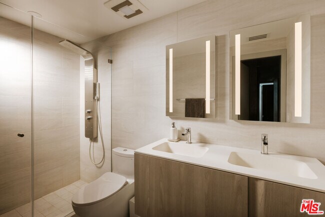 Building Photo - 8787 Shoreham Dr