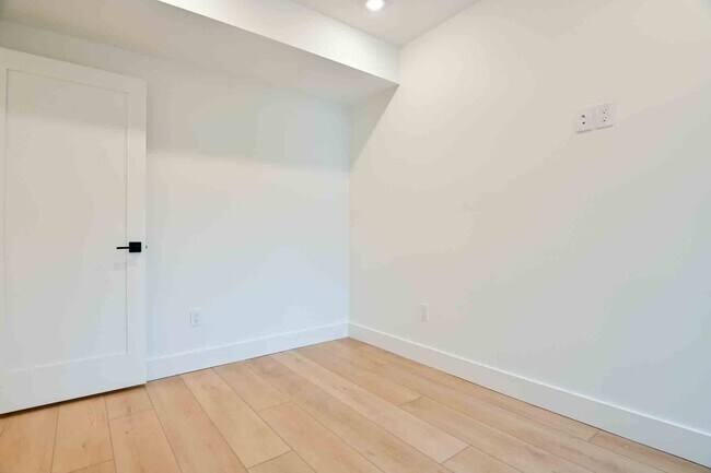 Building Photo - 2641 4th St NE