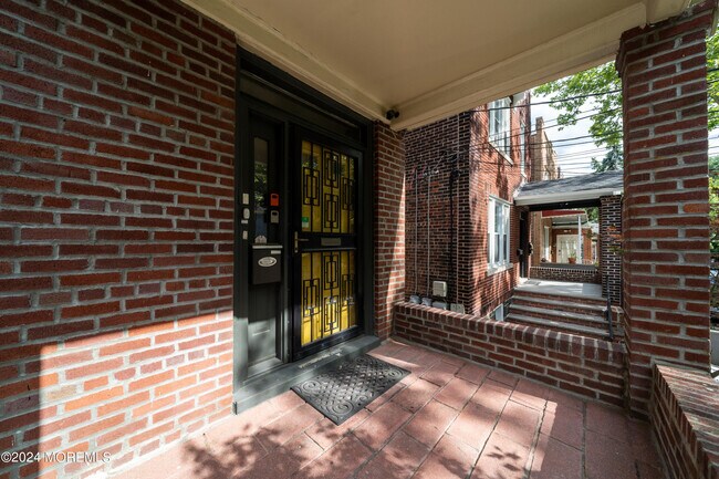 Building Photo - 656 JFK Blvd E