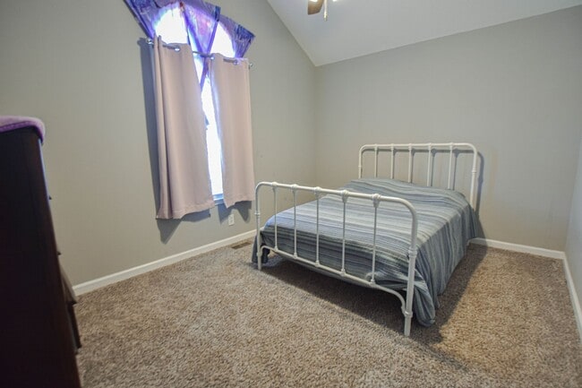 Building Photo - Pet Friendly Three Bedroom!