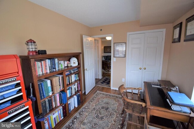 Building Photo - 610 N West St