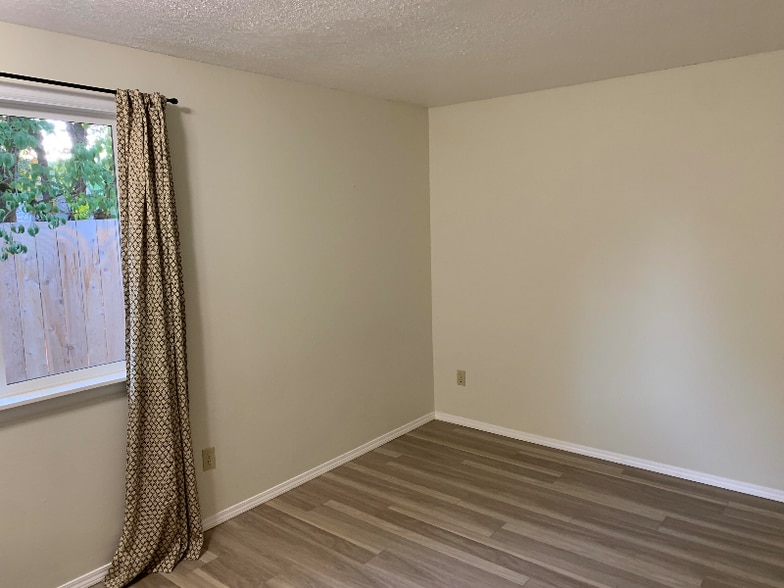 Building Photo - 15546 NW White Fox Dr