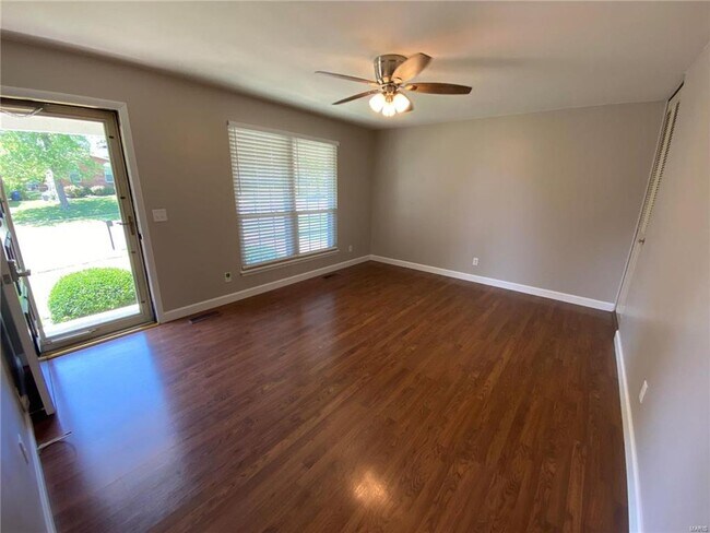 Building Photo - 1849 San Luis Rey Pkwy