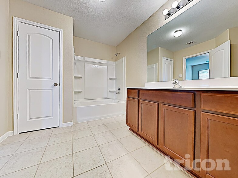 Building Photo - 725 Totem Trail Dr
