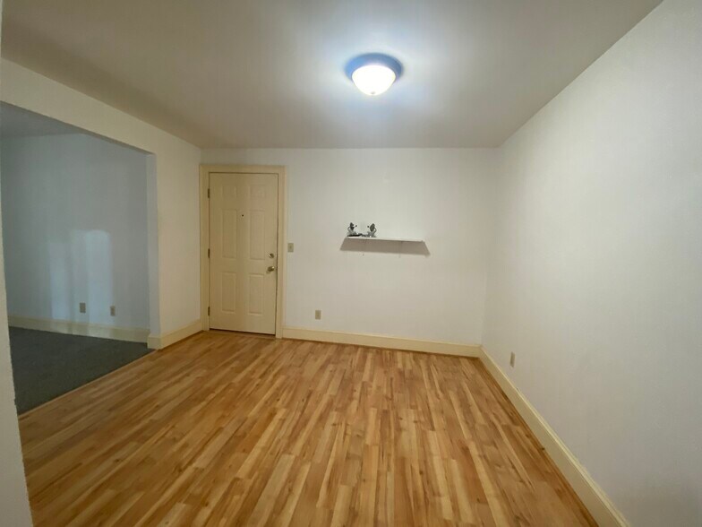 Building Photo - 24 Parkwood Dr