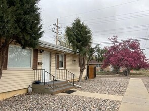 Building Photo - 1512 E Kiowa St