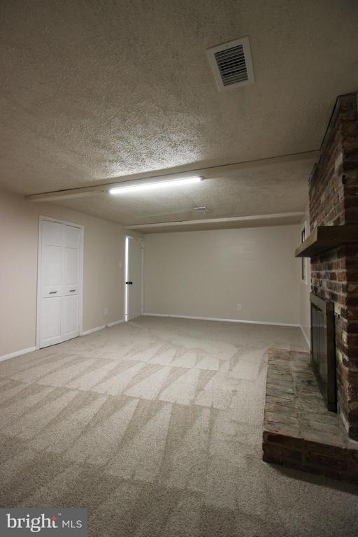 Building Photo - 7765 Brandeis Way