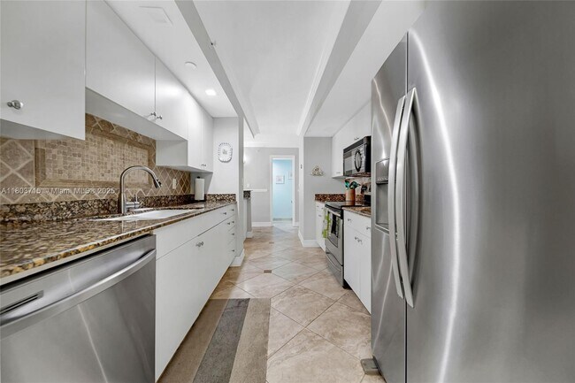Building Photo - 6917 Collins Ave