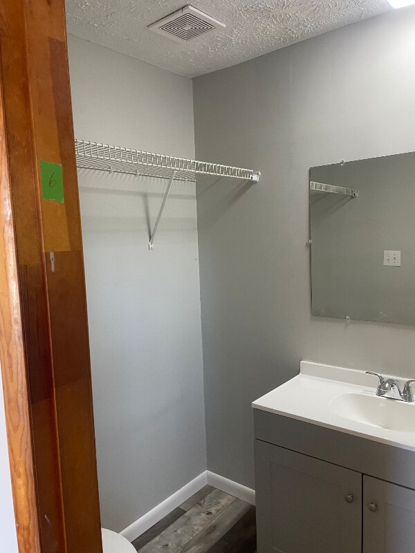 Building Photo - 409 Bond St